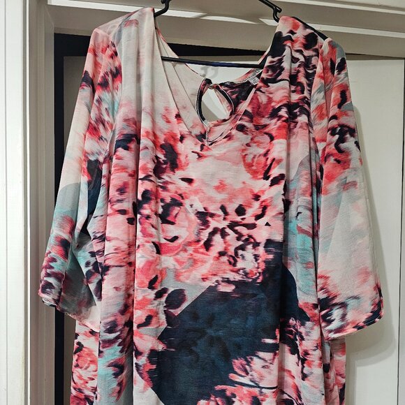 Jennifer Lopez Tops - Jennifer Lopez Floral Watercolor V-Neck Blouse in Coral, Navy & Mint